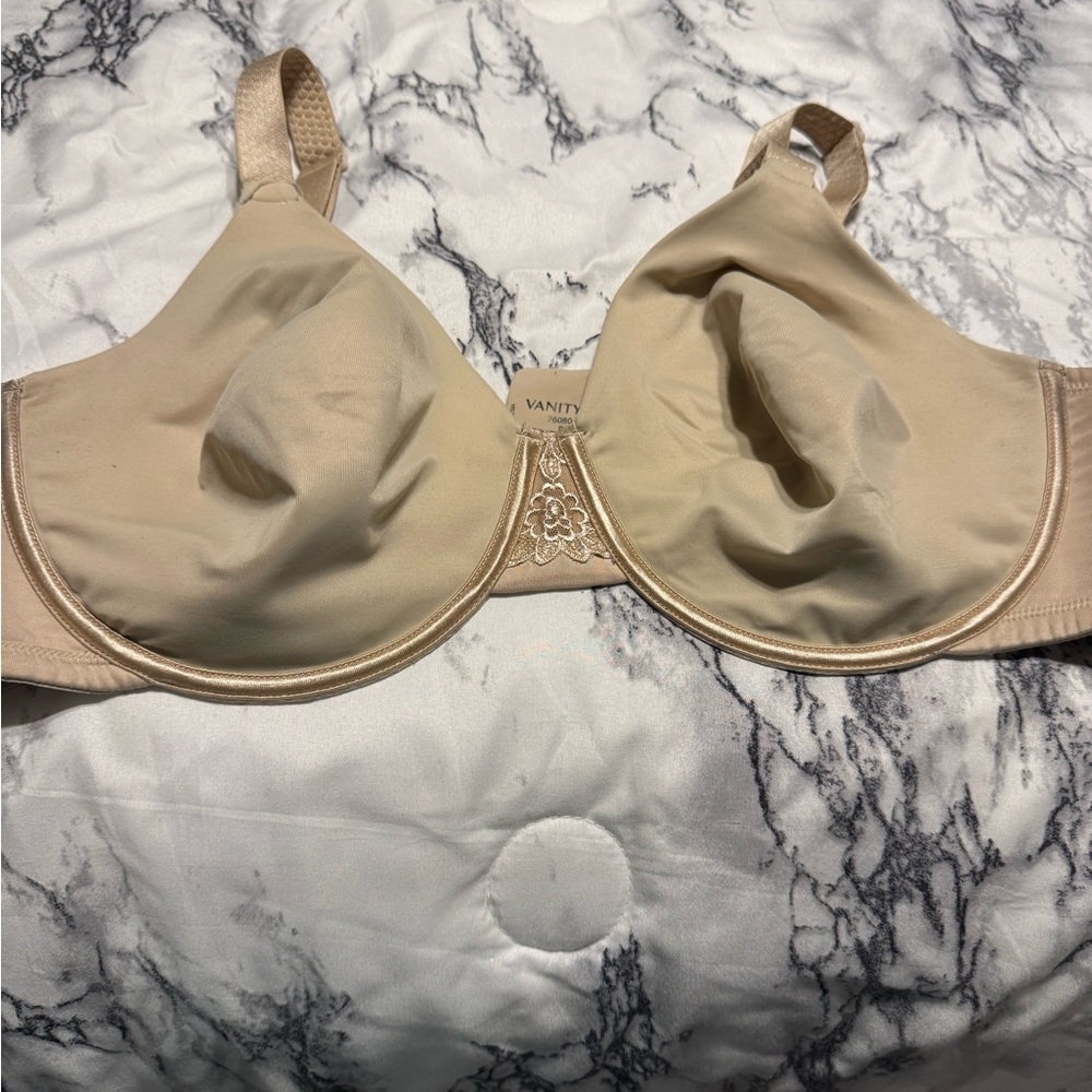 Vanity Fair Women's Tan Bra
